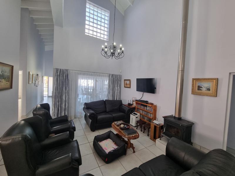 4 Bedroom Property for Sale in Outeniqua Strand Western Cape